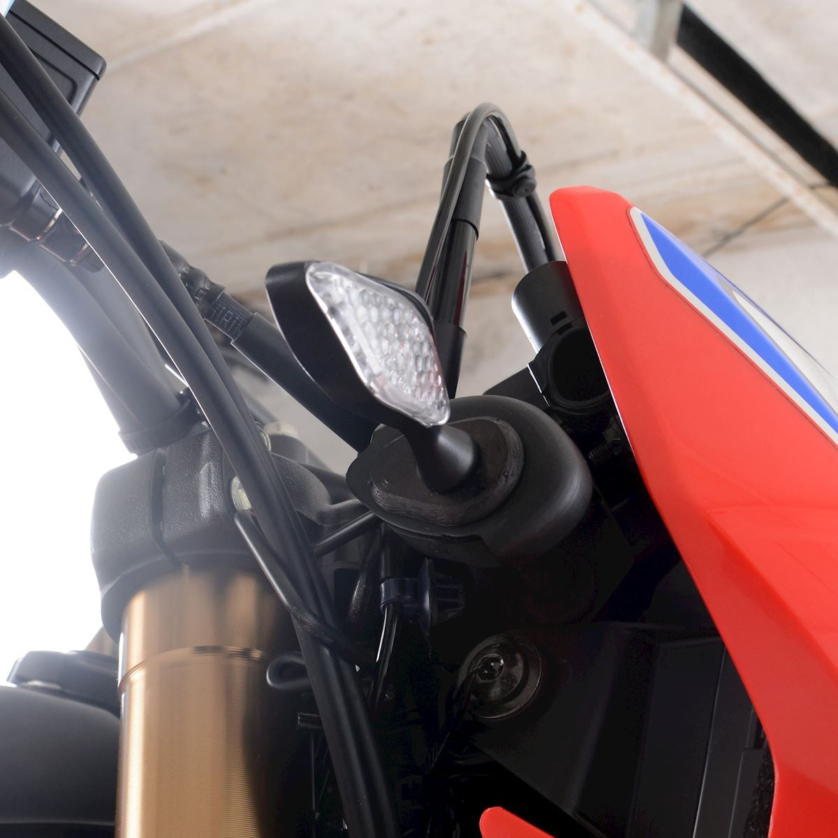 Adattatori per minifrecce anteriori per Honda CRF300L '21- / CRF300 Rally '21-, uso con minifrecce (minifrecce non incluse)
