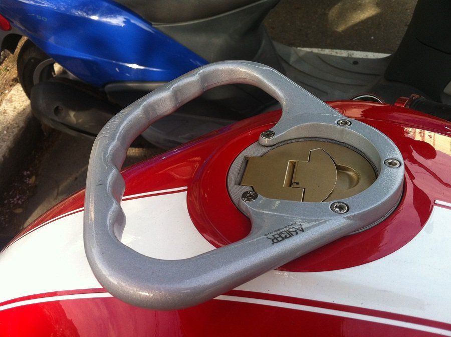 Maniglia passeggero MV Agusta - Ducati - Cagiva a 5 viti, nero