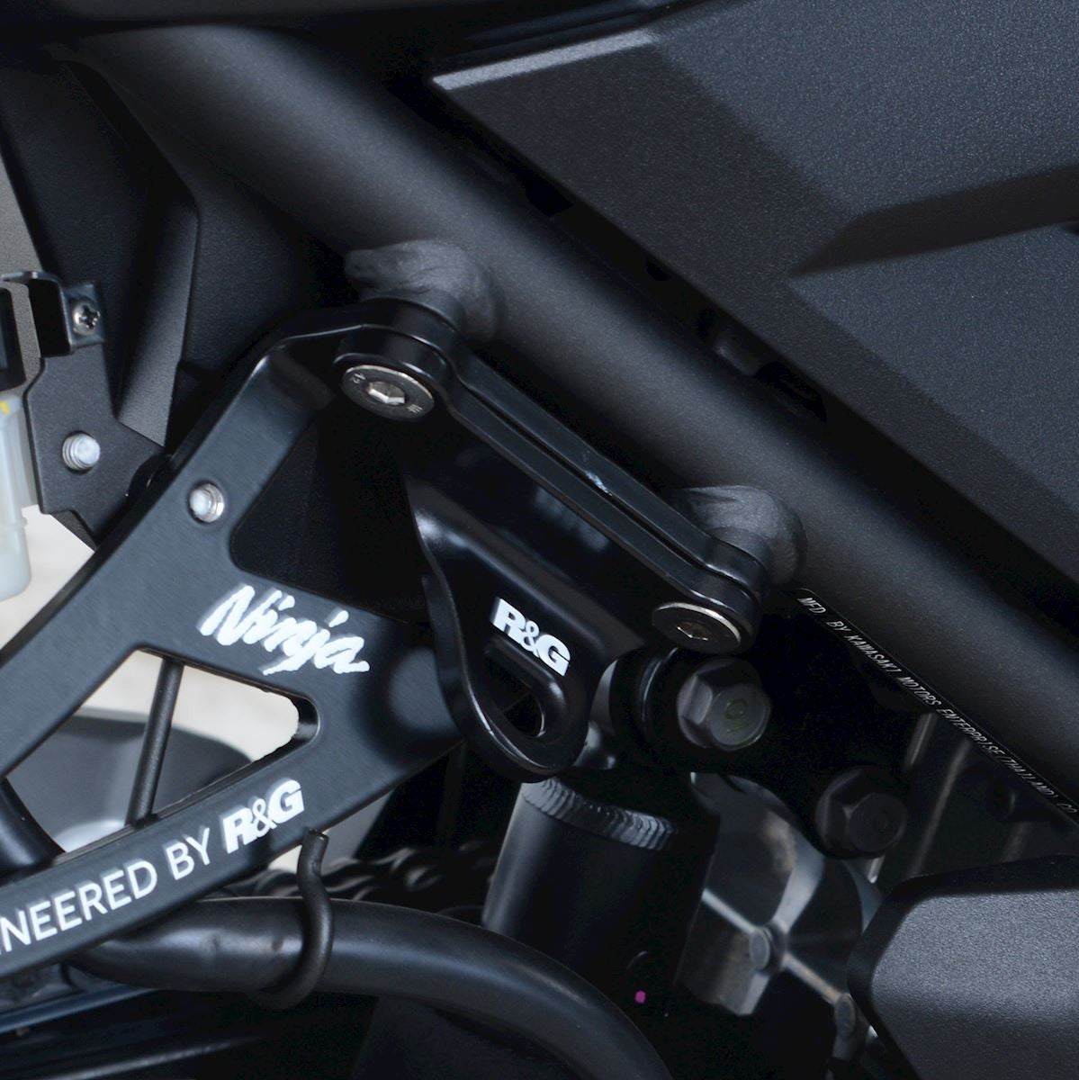 piastra per aggancio cinghie - coppia, Kawasaki Ninja 400 '18- / Ninja 250 '18- / Z400 '19- / Z250 '19- - nero