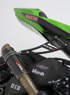 Staffa supporto scarico + piastra fori pedane posteriori, Kawasaki ZX6-R '09-