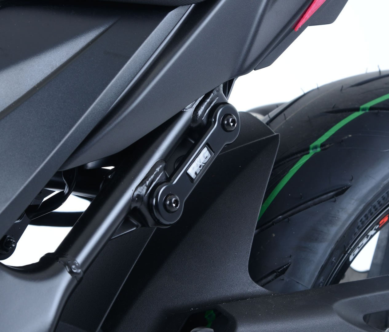 Staffa supporto scarico + piastra fori pedane posteriori - Suzuki GSX 250R '17-