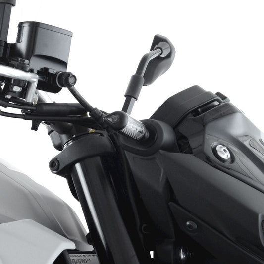 adattatori per minifrecce (set da 2), Yamaha R7 '22- / MT-03 '20- / MT-09 (SP) '21- / MT-07 '21- / Tracer 9 (GT) '21- / XSR900 '22- (adatto per anteriori o posteriori)