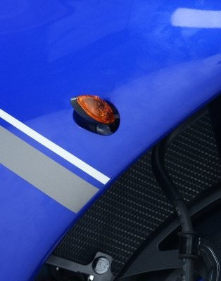 Adattatori per minifrecce anteriori per YAMAHA YZF-R1 '13- / MT-10 / MT-09 (SP) '13-'20 / Tracer 700 fino '20 / MT-07 '14-'20 / XSR700 / XSR900 '16-'21 / Tracer 900 GT / YZF-R25 '14- / YZF-R3 '15- / MT-25 / MT-03 (minifrecce non incluse)