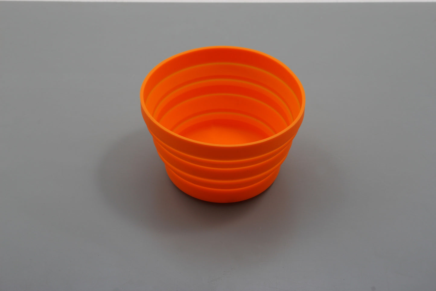 Contenitore in silicone magnetico e richiudibile - diam. 145mm / alt.var. 25 / 85mm
