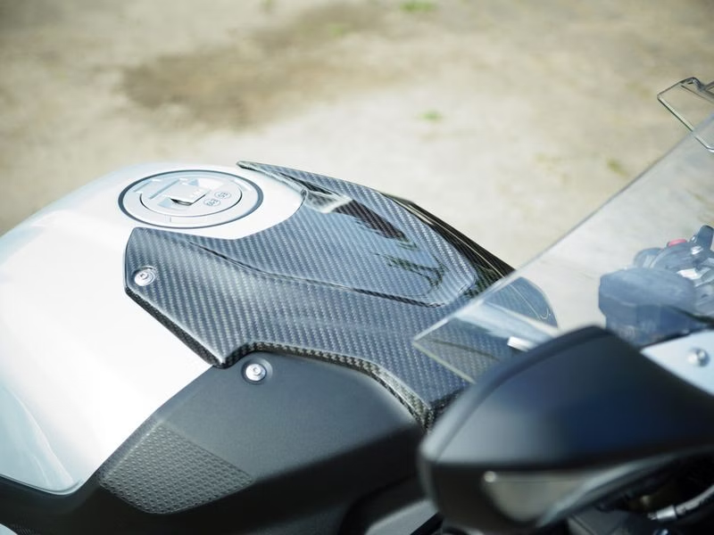 COPERTURA COPRISERBATOIO IN CARBONIO PER BMW S 1000 RR 2019-2024 (ANCHE PER LA VERSIONE M)