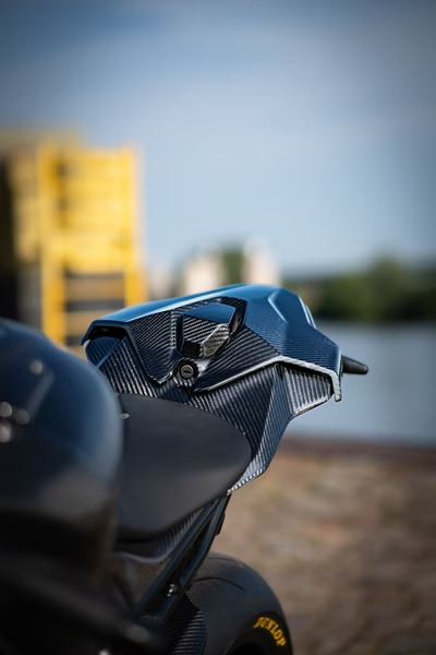 COPRISELLA IN CARBONIO PER BMW S 1000 RR 2023-2024 (ANCHE PER LA VERSIONE M)