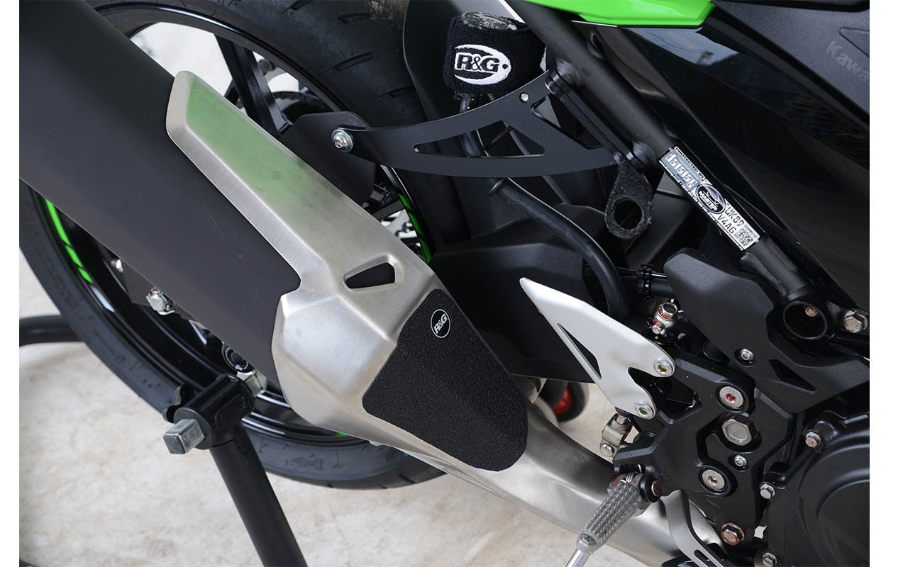 kit 2pz.adesivi anti-scivolo paratacco Kawasaki Ninja 400 / Ninja 250 '18- / Z400 '19- / Z250 '19- - nero