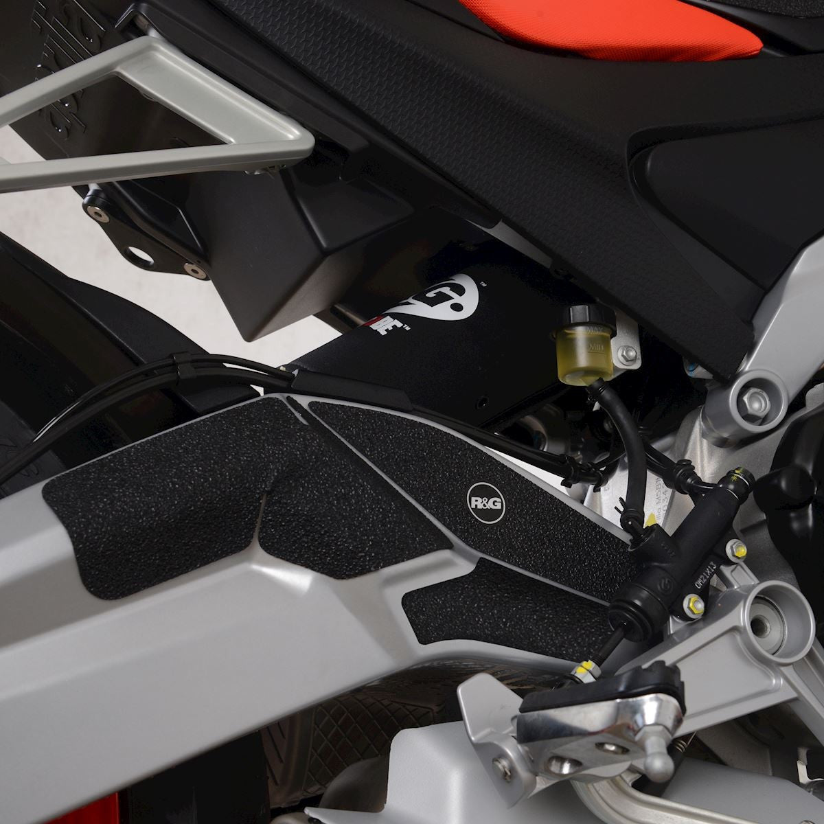 kit 3pz.adesivi anti-scivolo paratacco APRILIA RS660 '21-, 660 Tuono '21- (solo lato destro)