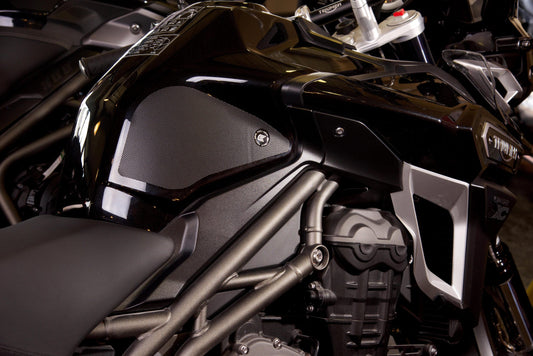 Kit adesivi antiscivolo paraserbatoio Triumph TIGER EXPLORER 1200 2012-2021 colore Nero, tipo Eazi-Grip SIL