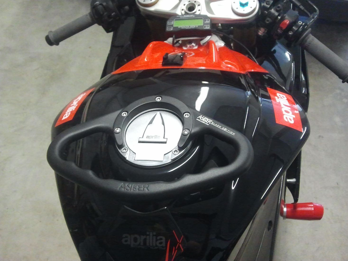 Maniglia passeggero Aprilia - KTM senza viti, nero