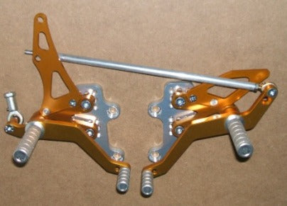 PEDANE ARRETRATE ROS MOTO R6 03-05 COLOR ORO