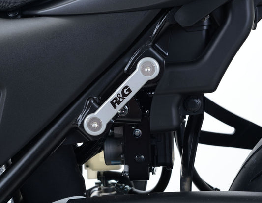 Placchette copri fori poggiapiedi posteriori (lato SX), Suzuki SV650 '16- / SV650X '18-