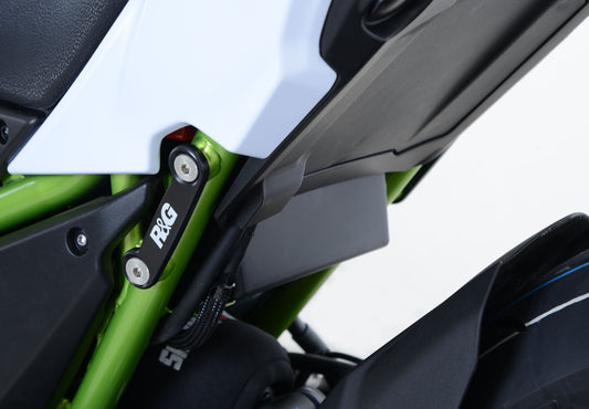 Placchette copri fori poggiapiedi posteriori (paio), Kawasaki Z650RS '22-/ Z650 / Ninja 650 '17-