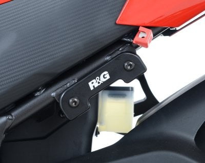 Placchette copri fori poggiapiedi posteriori (pezzo singolo lato sx), Honda CBR500R '13-'15/CB500F '13-'15 / CB400/500X '13- / CBR300R