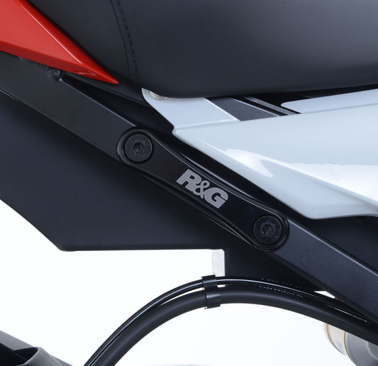 Placchette copri fori poggiapiedi post.(sing), BMW S1000RR '10-'18 / S1000R '14- (uso senza distanziali su mod.'15-'18)