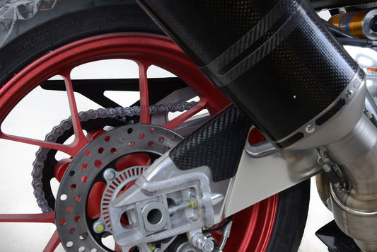 Protezione forcellone in carbonio (lato DX), Aprilia RSV4 RR/RF '15- / RSV4 1100 Factory '19- / V4 Tuono [R] '15- - finitura lucida