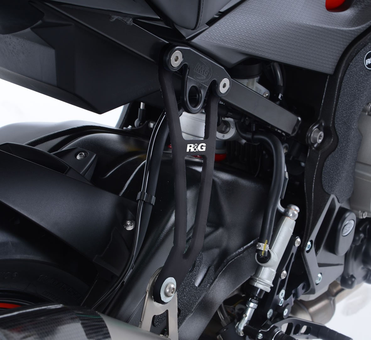 Staffa supporto scarico + piastra fori pedane posteriori, BMW S1000R '17- (con silenziatori Akrapovic)