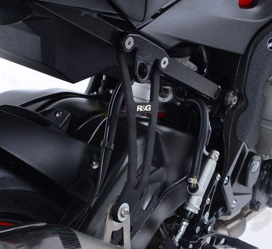 Staffa supporto scarico + piastra fori pedane posteriori, BMW S1000R '17- (con silenziatori Akrapovic)
