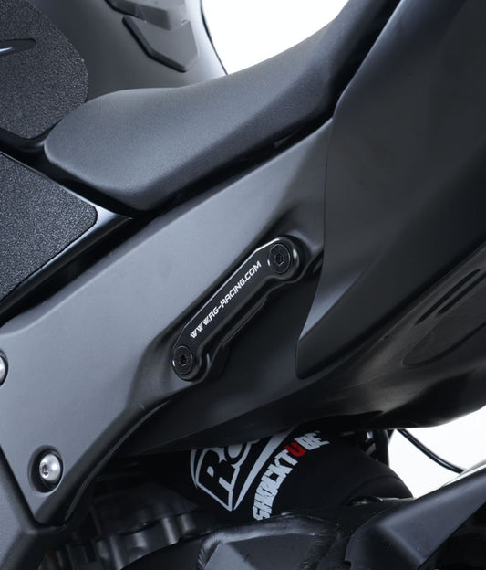 Staffa supporto scarico + piastra fori pedane posteriori, Kawasaki ZX10R '11- / ZX-10RR '21-
